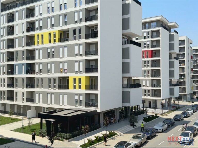 Shiten Apartamente, Njësi Tregtare dhe Garazhe në Univers City