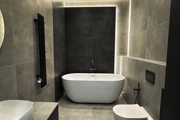 Rikonstruksion i plot tualeti Tirane 4